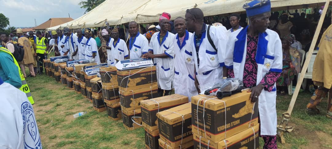 Oyo Lawmaker empowers 600 artisans, launches interest-free cooperative scheme