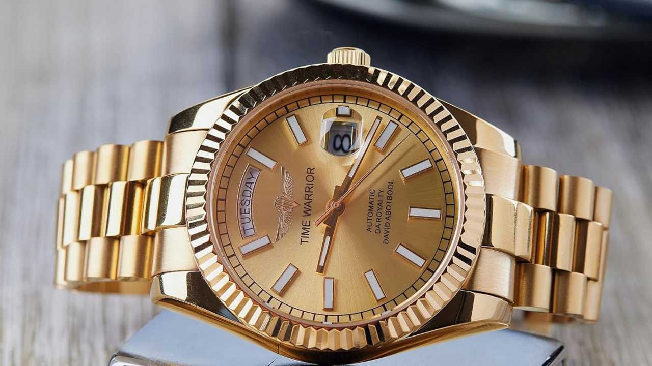 how to wear gold watches