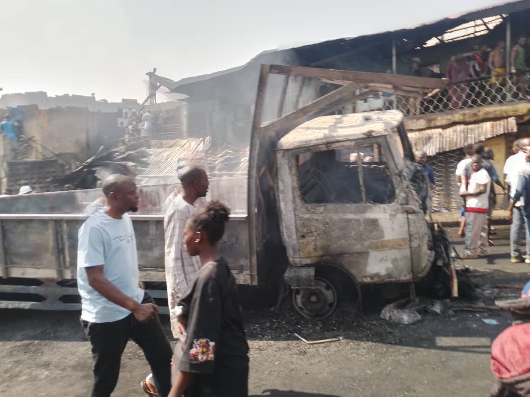 Fire razes Kwara market