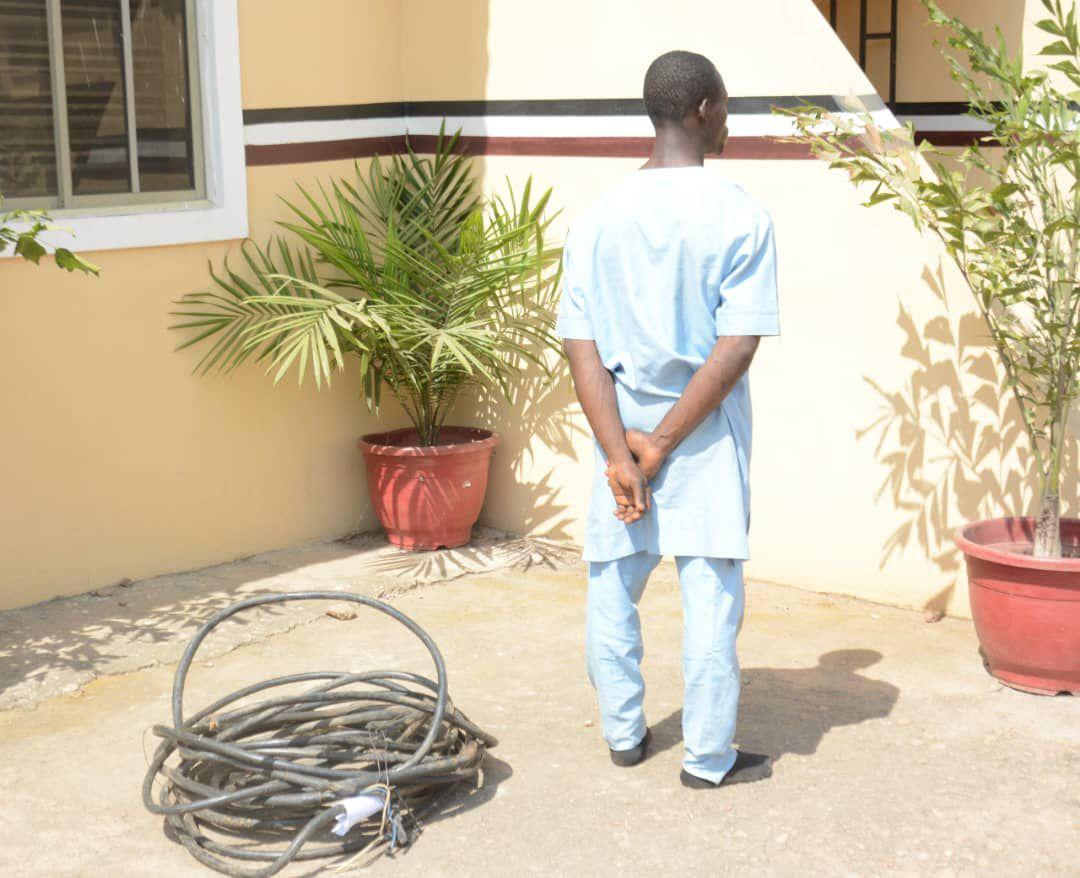 Guard Caught Vandalizing Unilorin Streetlights