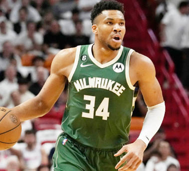 Antetokounmpo stars as Bucks beat Raptors