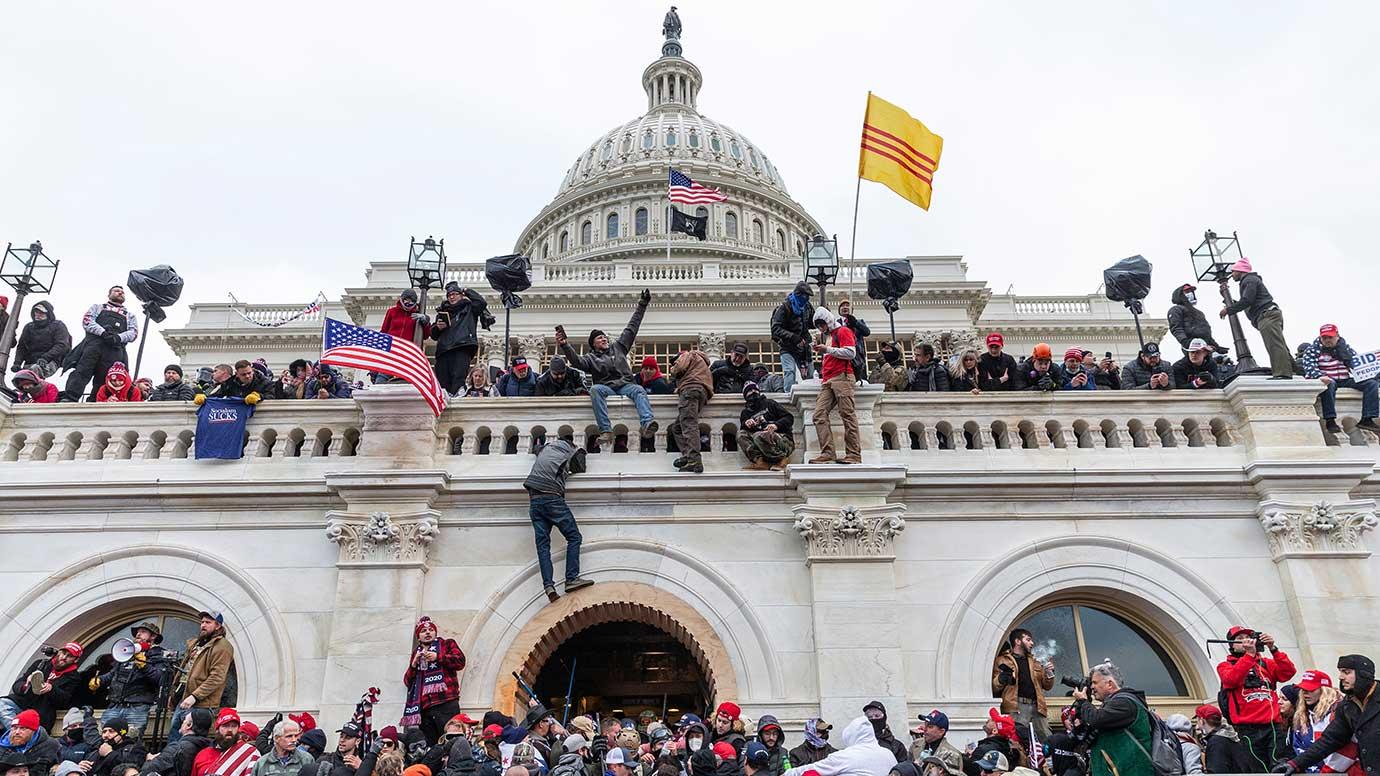 Trump pardons 1,500 Capitol rioters