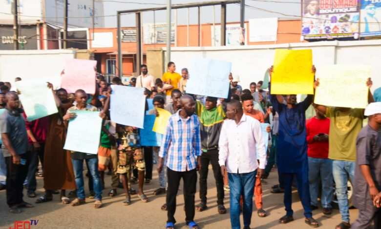 Urban Renewal: Traders protest fencing of businesses by Kwara govt