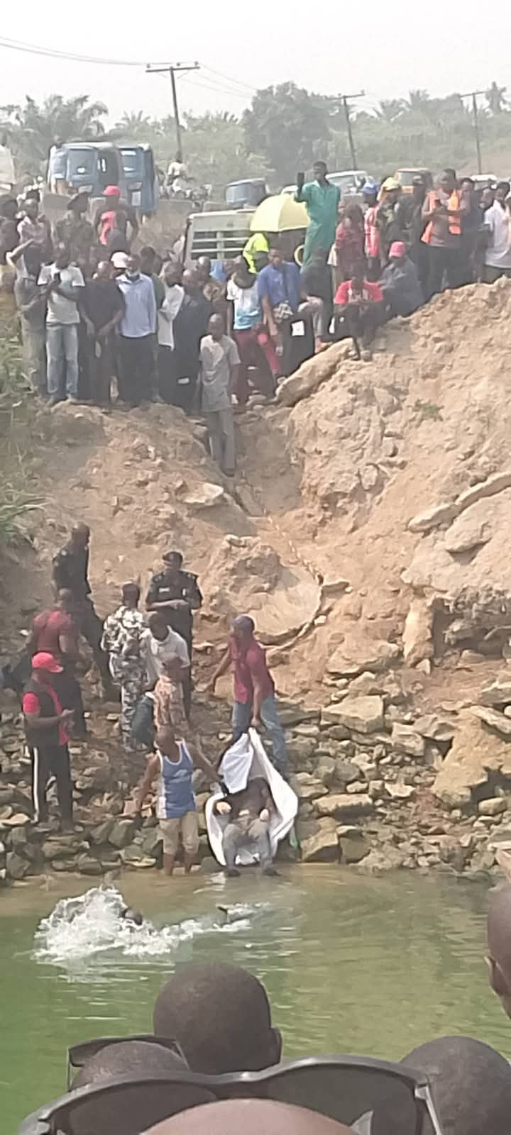 Expatriate, others missing as Vehicle fleeing kidnappers plunges into River