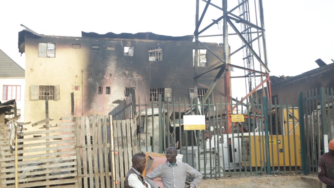 Fire razes houses, offices in Jos