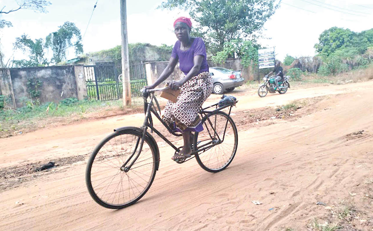 women returning from the farm